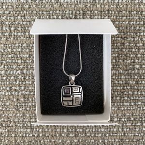 NIB Lia Sophia Reversible Necklace